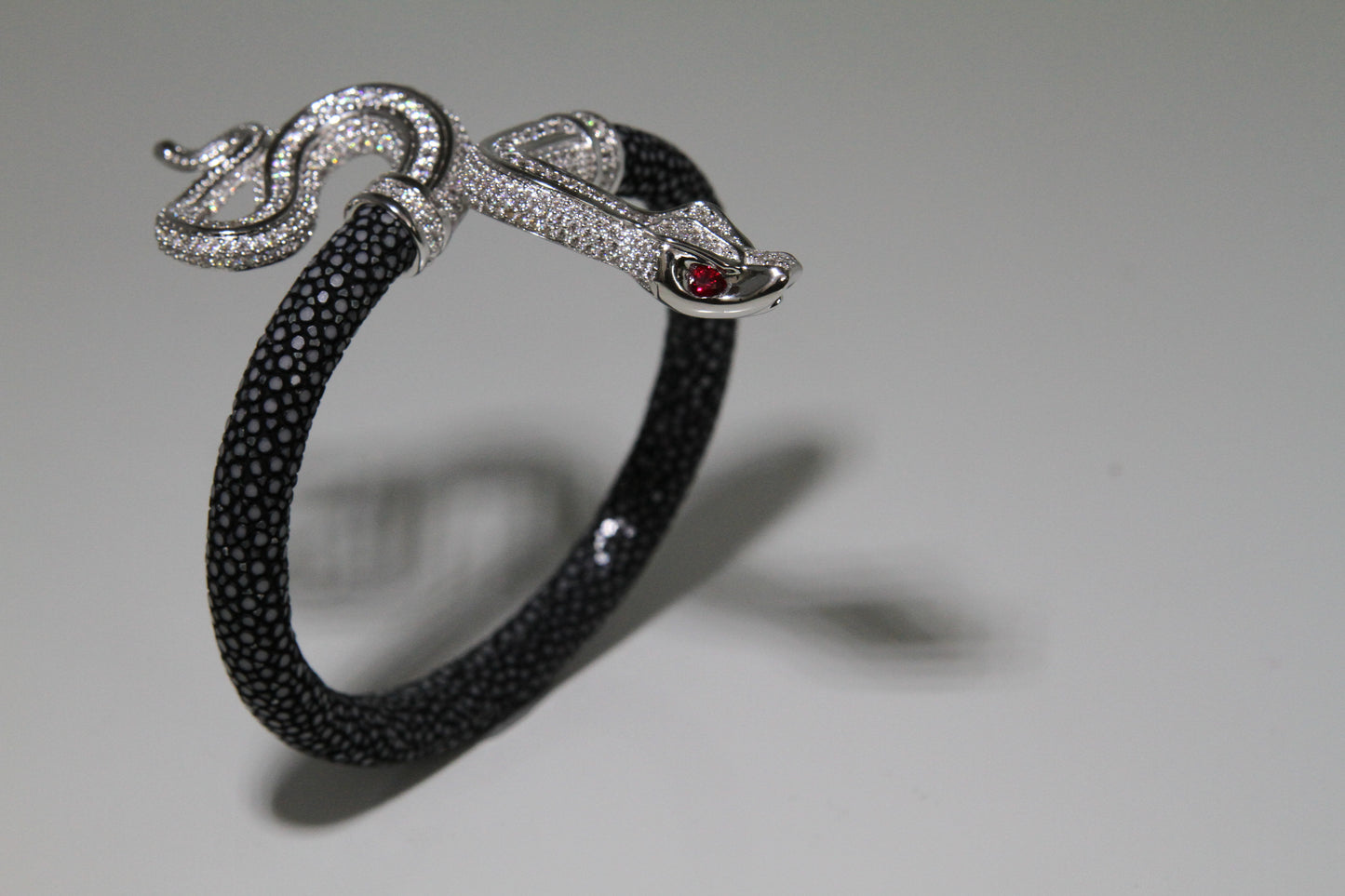 Snake Stingray Bangle