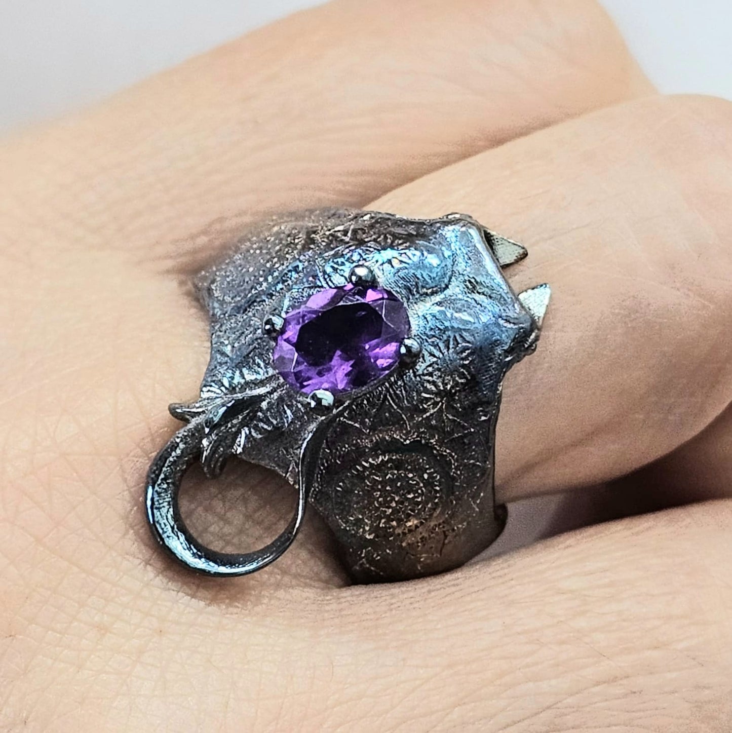 Manta Ray Ring (Amethyst stone)