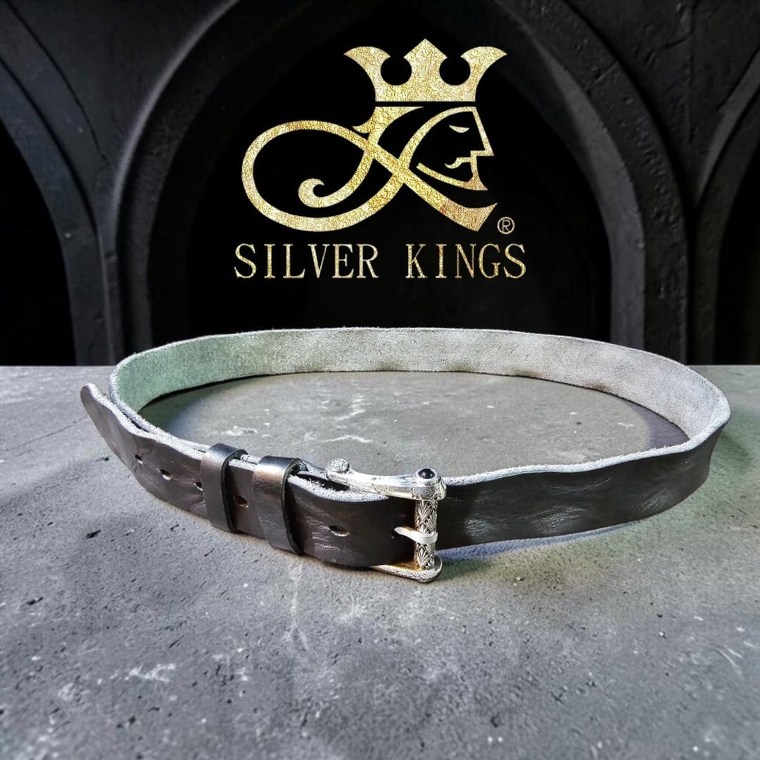 Acanthus Crown Buckle Leather Belt