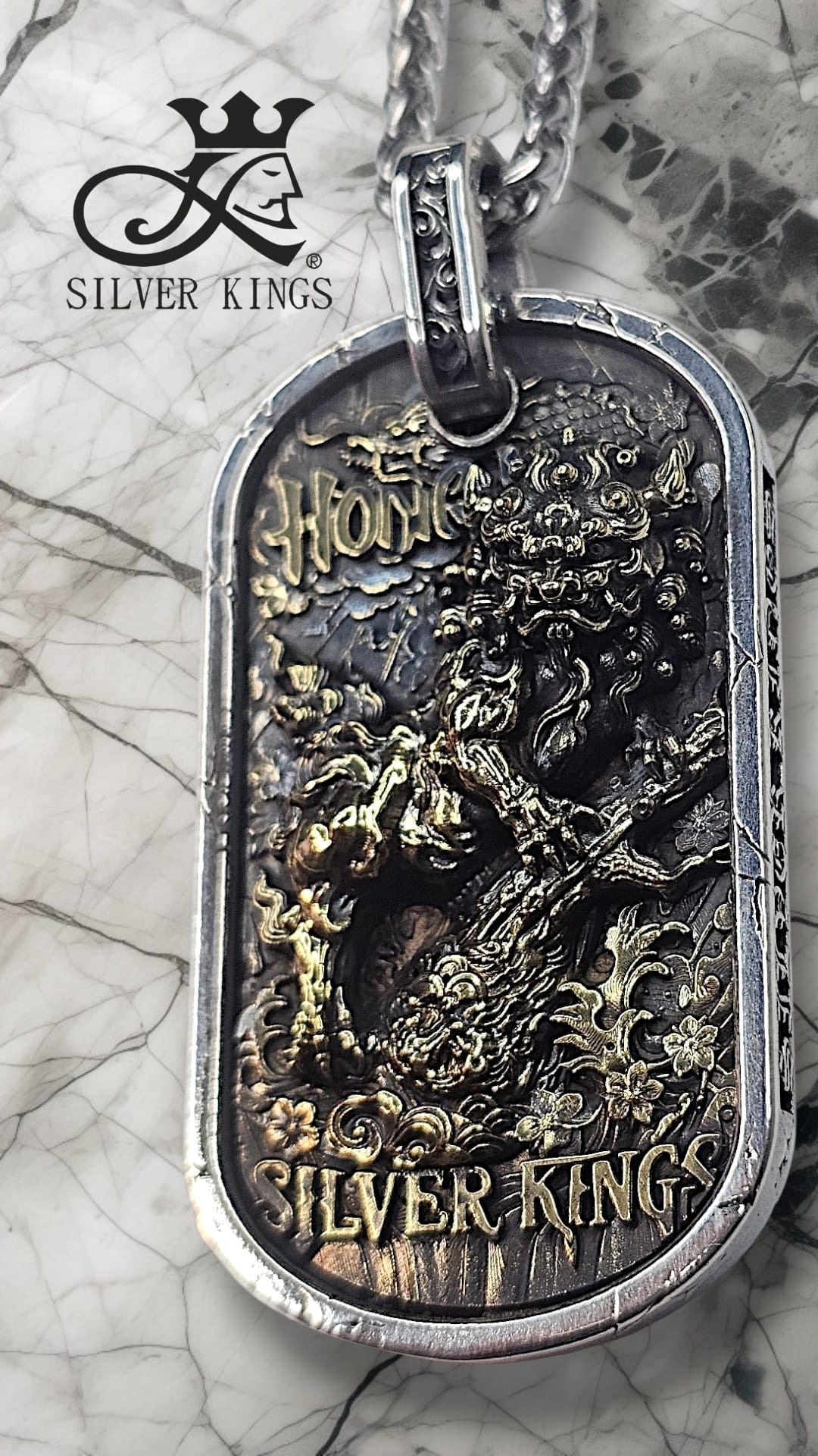 Lion Sight Pendant with Chain)