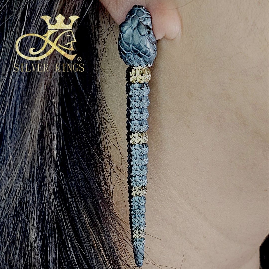 Snake "Ouroboros" Earring 眼鏡王蛇耳環)